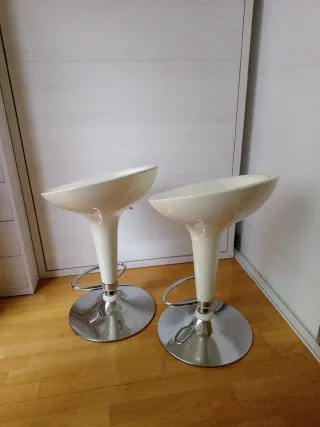 Taburetes retro giratorios regulables