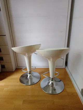 Taburetes retro giratorios regulables