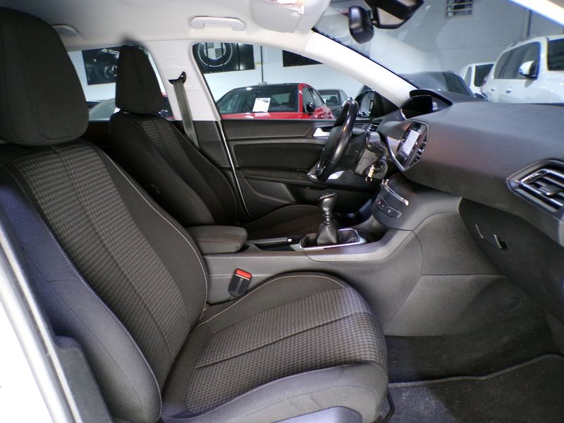 Peugeot 308 2020, foto 17