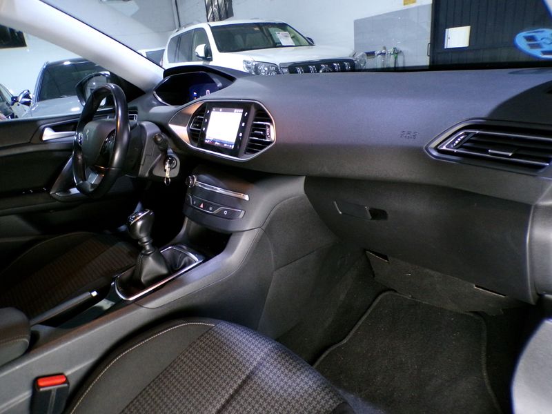 Peugeot 308 2020, foto 18