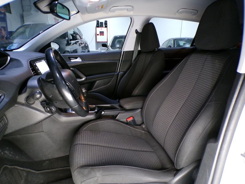 Peugeot 308 2020, foto 22