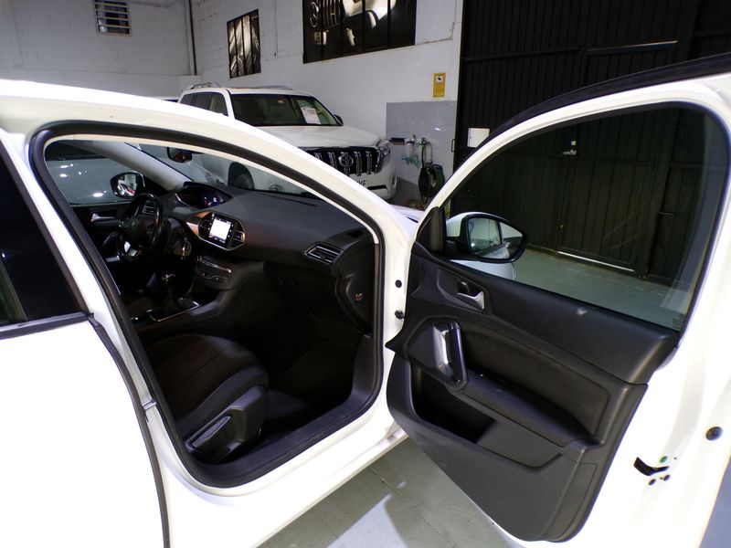 Peugeot 308 2020, foto 19