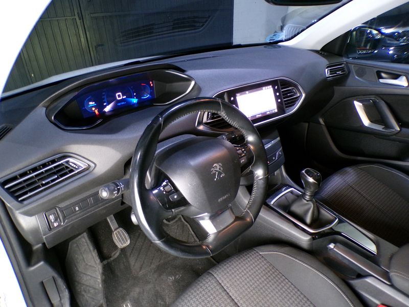 Peugeot 308 2020, foto 25