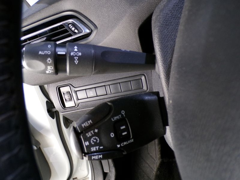 Peugeot 308 2020, foto 28