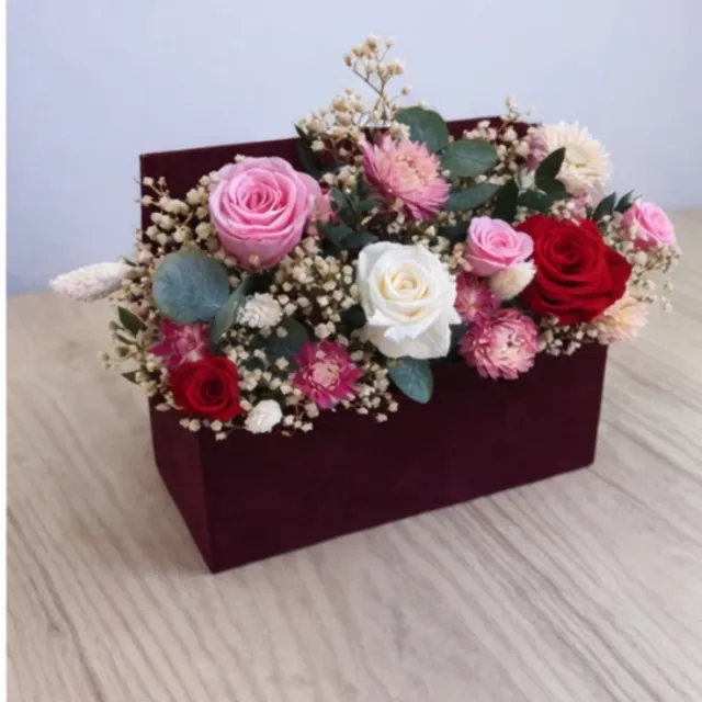 Caja terciopelo rosas preservadas regalo