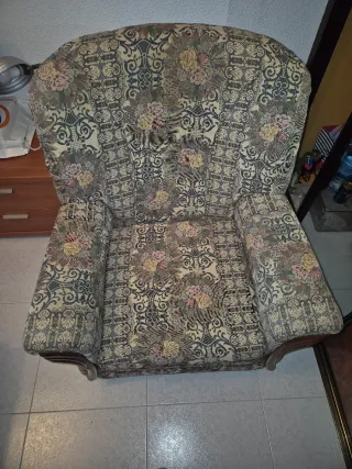 3 Butacas de tela con detalles de madera