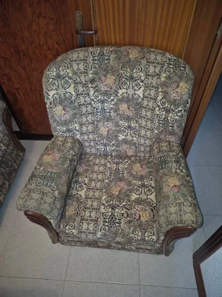 3 Butacas de tela con detalles de madera