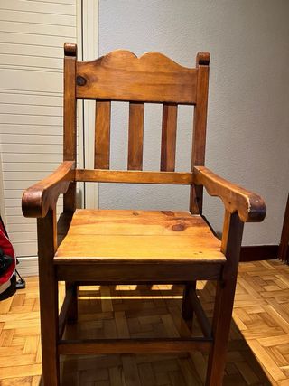 Silla de madera grande