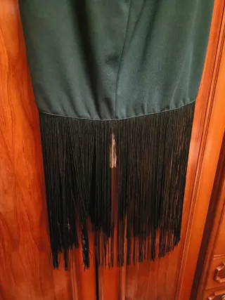 Vestido fiesta asimétrico con flecos