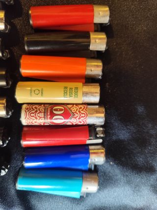 Lote 32 accendini Clipper Bic collezione