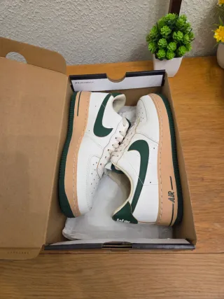 Nike Air Force 1 Verde y Blanco una vez usado
