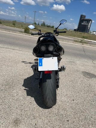 Suzuki GSR 600 ABS Moto Negra