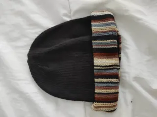 Gorro de lana marrón chocolate con rayas