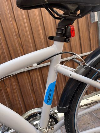 Bicicleta B'TWIN gris y azul