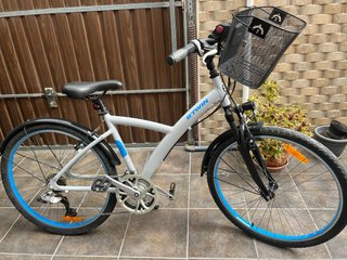 Bicicleta B'TWIN gris y azul
