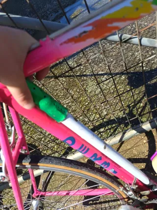 Bicicleta de carretera vintage rosa