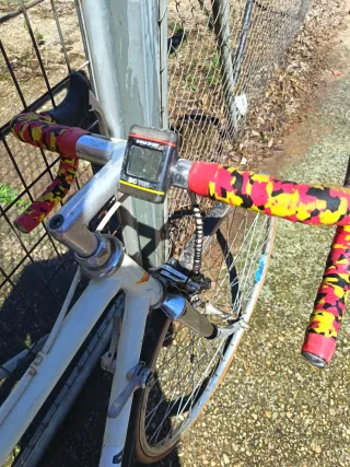 Bicicleta de carretera vintage rosa