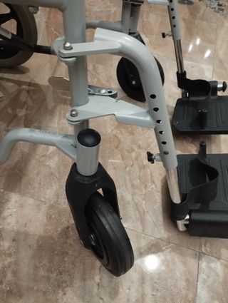 Silla de ruedas Breezy plegable