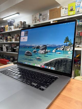 MacBook Pro 2019 16" i9 16GB RAM 500GB SSD