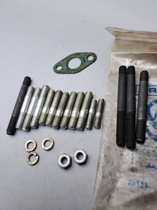 Jgo. tornillos esparragos Authi bloque culata