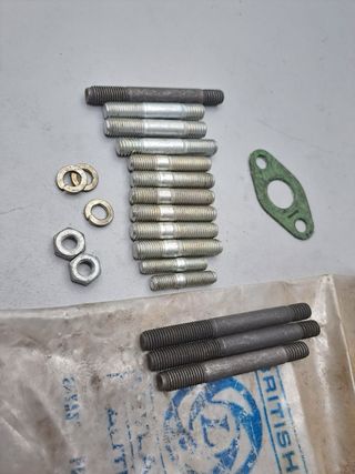 Jgo. tornillos esparragos Authi bloque culata