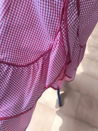 Conjunto dos piezas con volantes en falda y manga