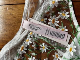 Tanga Victoria's Secret encaje flores