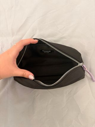 Estuche mediano Pull&Bear negro y morado
