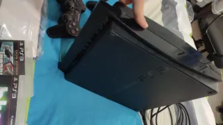 Consola PS3 Slim + 2 Mandos + Juegos + Cables