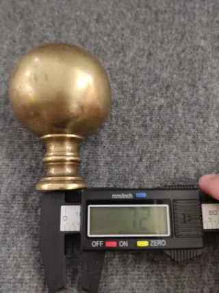 Antiguo remate de bronce