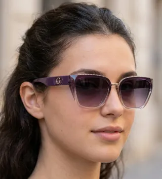 Gafas de sol grandes moradas mujer.