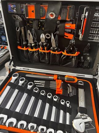 Caja de herramientas Aluminio 136Pc. F1