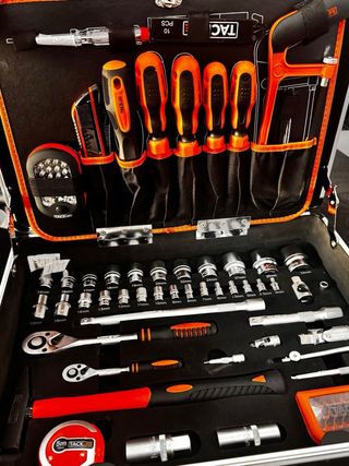 Caja de herramientas Aluminio 136Pc. F1