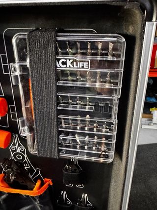 Caja de herramientas Aluminio 136Pc. F1