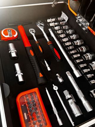 Caja de herramientas Aluminio 136Pc. F1