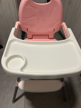 Trona infantil rosa con bandeja