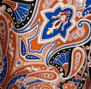 Pantalón fluído Zara estampado paisley