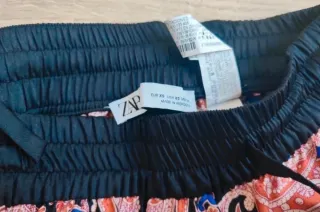 Pantalón fluído Zara estampado paisley