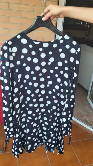 Blusón Mango lunares azul marino y blanco Talla M