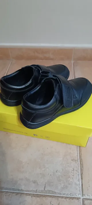 Zapatos de piel para niño B.Bobble talla 36