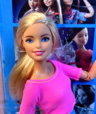 Barbie Made to Move Yoga Rosa 2020