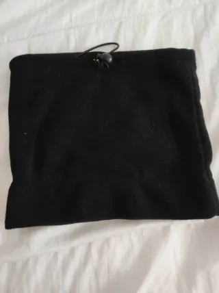 Braga de cuello negra ajustable