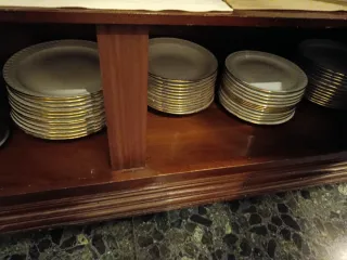 Juego de porcelana blanco y dorado