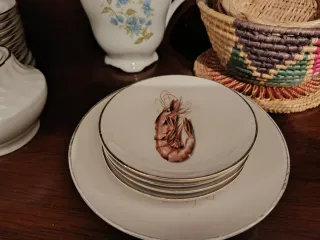 Juego de porcelana blanco y dorado