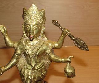 Diosa Shakti Kali en Shiva y tigre bronce 3855 gr