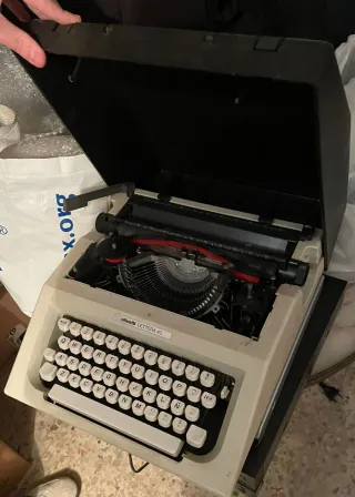 Máquina de escribir Olivetti Lettera 40