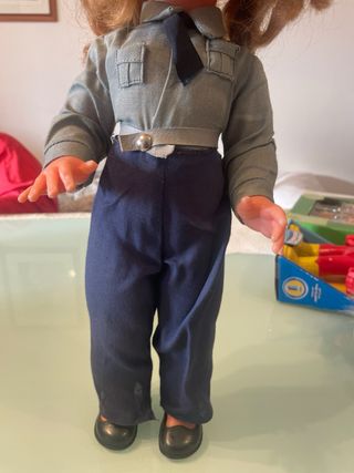 Muñeca militar antigua