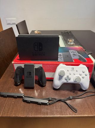 Nintendo Switch Negra y Blanca