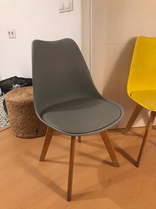 Sillas Maisons du Monde grises y amarillas