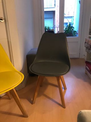 Sillas Maisons du Monde grises y amarillas